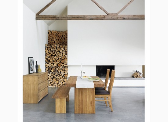 Dřevěný jídelní stůl inspirovaný eco stylem 
