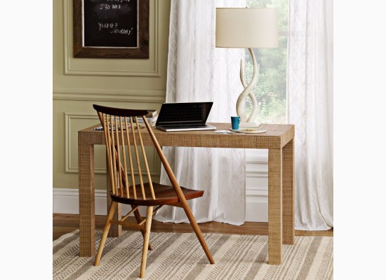 Pracovní židle a stůl z recyklovaného dřeva