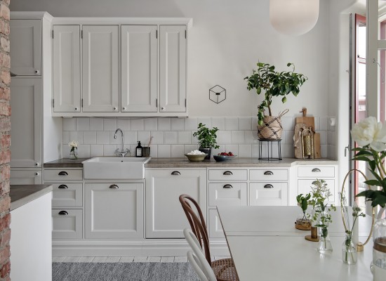 Bílá kuchyně - základ skandinávského stylu