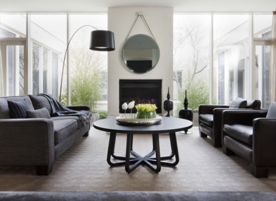 Obývací pokoj s širokými možnostmi k sezení