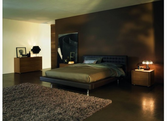 Luxus v italské ložnici s koženou postelí 