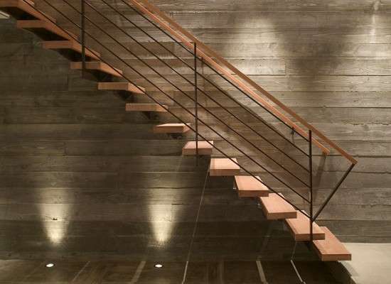 Krásné minimalistické schodiště s osvětlením