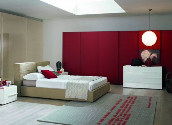 Moderní italská ložnice v červené 