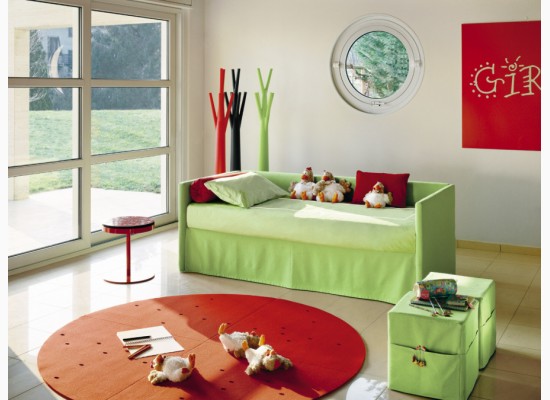 Červeno-zelený hravý dětský pokoj