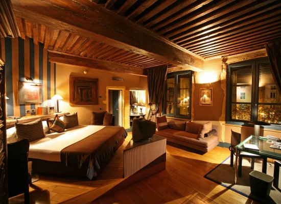 Luxusní ložnice ve venkovském stylu