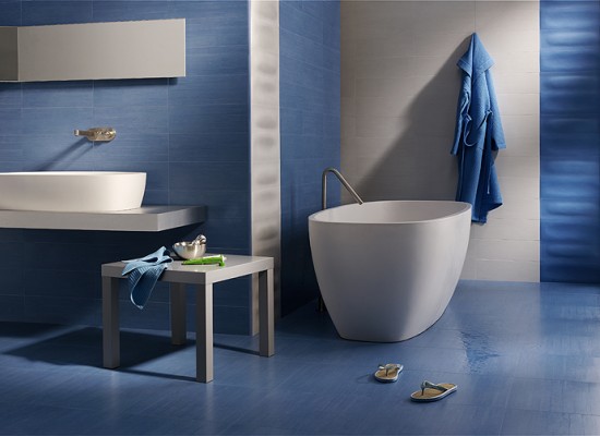 Moderní italská koupelna v modrých tónech 