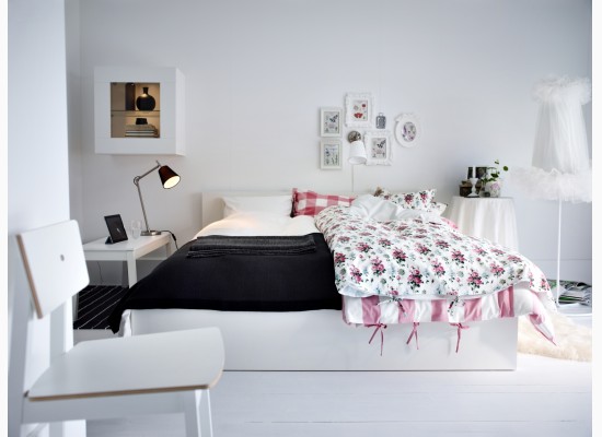 Může být ložnice minimalistická i romantická zároveň?