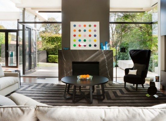 Moderní obývací pokoj v tmavých barvách