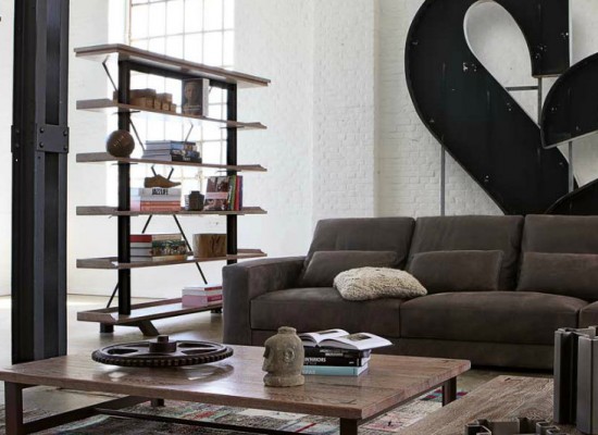 Moderní obývací pokoj s iniciály