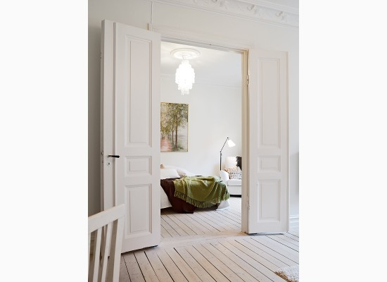 Velké bílé dveře do obývacího pokoje 