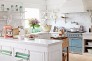 interiery/rozkvetla-kuchne-ve-venkovskem-stylu