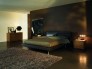 interiery/luxus-v-italske-loznici-s-kozenou-posteli