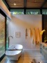 interiery/luxusni-eko-koupelna-s-drevenymi-zaluziemi