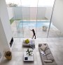 interiery/moderni-obyvaci-pokoj-s-velkym-sklenenym-oknem