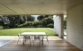 interiery/minimalisticka-terasa-okouzli-svym-velkorysym-prostorem