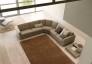 interiery/rohova-pohovka-v-minimalistickem-obyvacim-pokoji