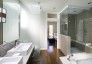 interiery/moderni-koupelna-se-sklenenymi-prickami