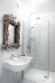 interiery/vyrazne-zrcadlo-v-moderni-koupelne