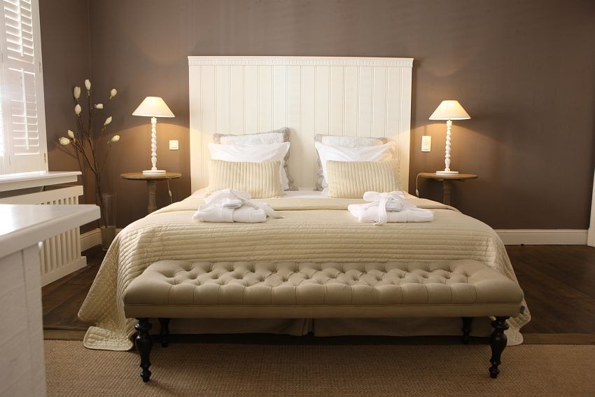 hneda loznice ve stylu provence styl a interier