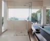 Italská koupelna kombinuje minimalismus s elegancí 