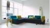 Minimalistický obývací pokoj s výraznou pohovkou
