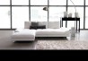 Bílý minimalismus v obývacím pokoji