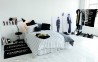 Stylová ložnice v černobílém minimalismu