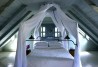 Romantická podkrovní ložnice