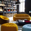 Extravagantní obývací pokoj ve žluté barvě