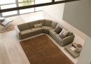 Rohová pohovka v minimalistickém obývacím pokoji