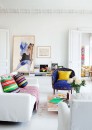 Barevné pruhy v moderním obývacím pokoji