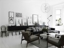 Skandinávský obývací pokoj s černým nábytkem