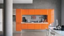 Moderní kuchyně v oranžové 