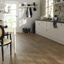 Venkovská kuchyně s vinylovou podlahou 